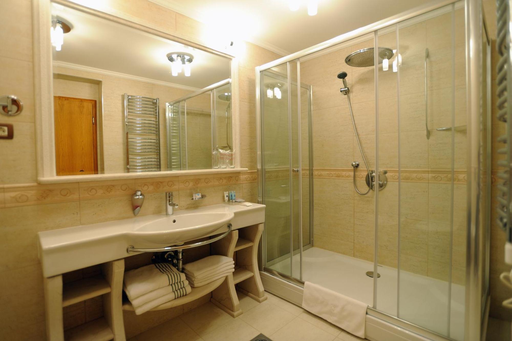 Hotel Solitudo Uble Zewnętrze zdjęcie