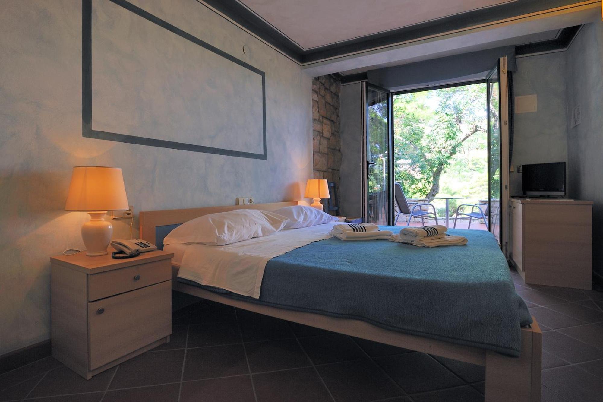 Hotel Solitudo Uble Zewnętrze zdjęcie