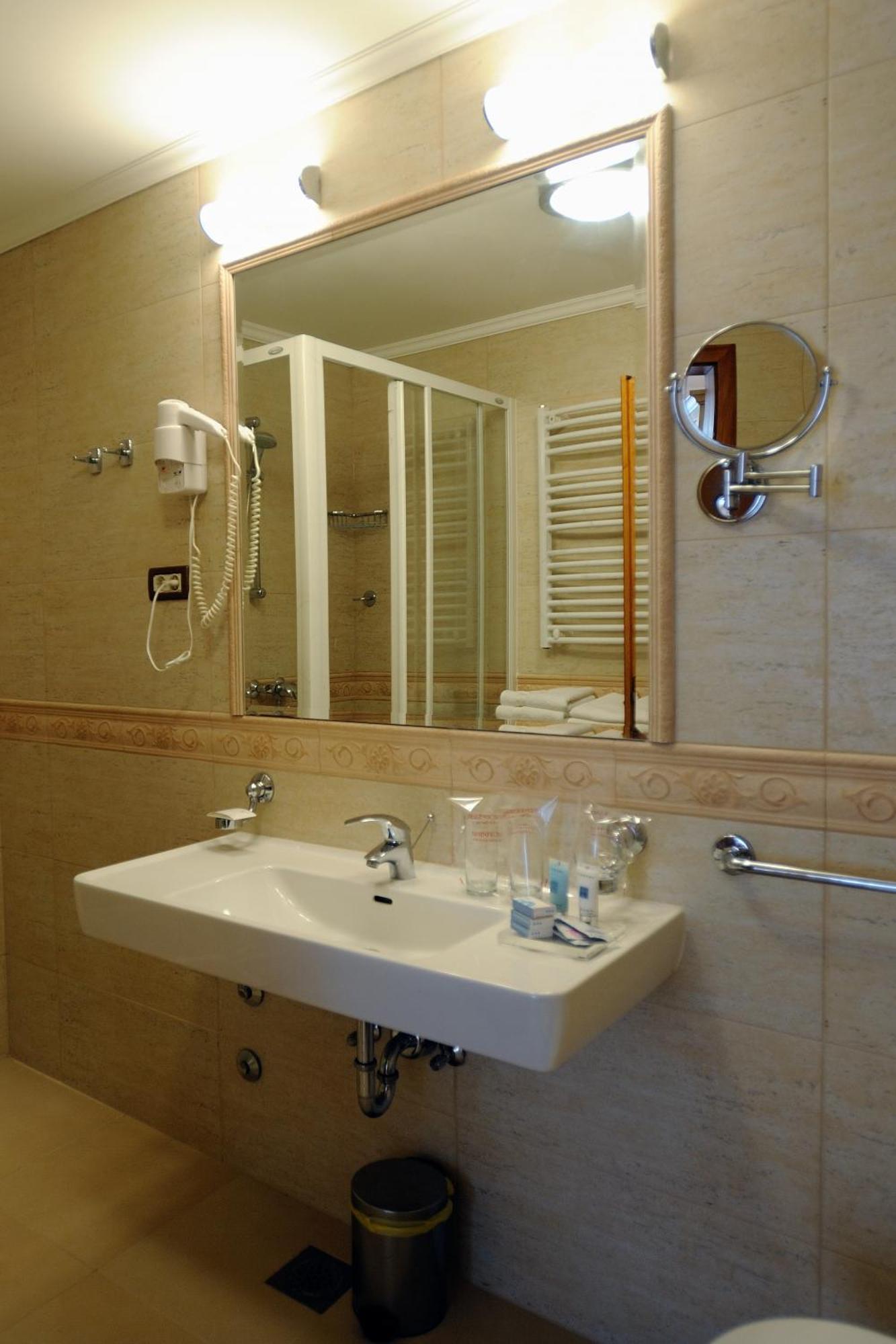Hotel Solitudo Uble Zewnętrze zdjęcie